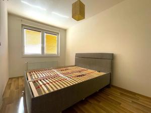 Pronájem bytu 2+kk, Praha - Dolní Měcholupy, Kryšpínova, 54 m2