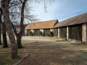 Prodej výrobních prostor, Branišovice, 2418 m2