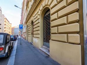 Prodej obchodního prostoru, Praha - Nové Město, Na bojišti, 139 m2