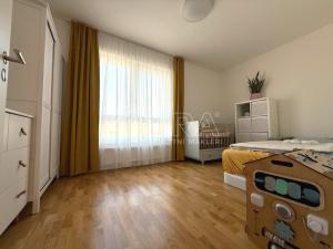 Pronájem bytu 3+kk, Praha - Modřany, Kolmanova, 77 m2