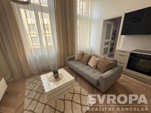 Pronájem bytu 2+kk, Praha - Vinohrady, Šafaříkova, 38 m2