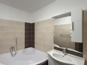 Pronájem bytu 2+kk, Bzenec, náměstí Svobody, 67 m2