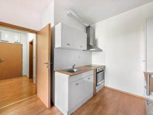 Pronájem bytu 2+kk, Praha - Kamýk, U Kamýku, 47 m2