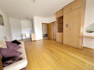 Pronájem bytu 2+kk, Praha - Hloubětín, Nademlejnská, 46 m2