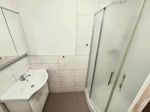 Pronájem bytu 2+1, Holubice, Na Vsi, 60 m2