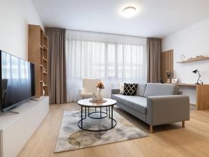 Pronájem bytu 1+kk, Praha - Karlín, Pobřežní, 65 m2