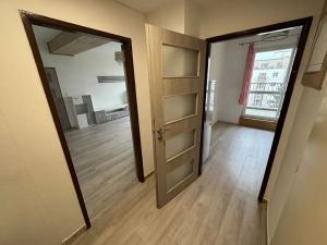Pronájem bytu 2+kk, Praha - Vysočany, Pod strojírnami, 57 m2