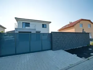 Prodej rodinného domu, Polerady, 235 m2