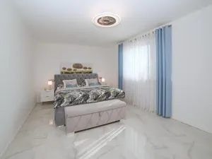 Prodej rodinného domu, Polerady, 235 m2