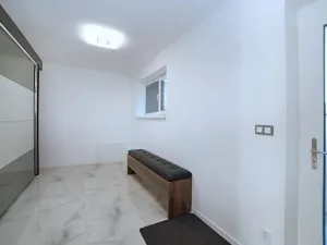 Prodej rodinného domu, Polerady, 235 m2