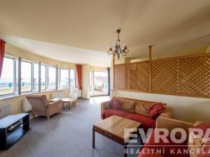 Pronájem bytu 6+kk a větší, Praha - Libeň, Kašparovo náměstí, 204 m2