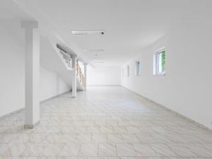 Pronájem skladu, Praha - Lochkov, Cementářská, 341 m2