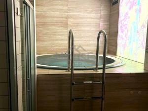 Prodej bytu 3+kk, Praha - Libeň, Nad Okrouhlíkem, 94 m2