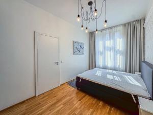Pronájem bytu 2+kk, Praha - Bubeneč, Korunovační, 53 m2