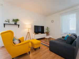Pronájem bytu 2+kk, Praha - Horní Měcholupy, Mantovská, 66 m2