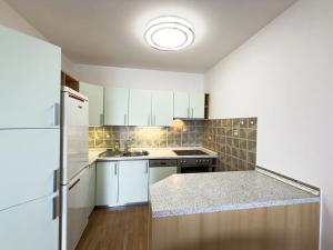 Pronájem bytu 2+kk, Praha - Strašnice, Názovská, 68 m2