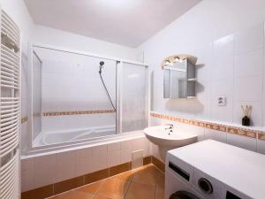 Pronájem bytu 2+kk, Praha - Strašnice, Názovská, 68 m2