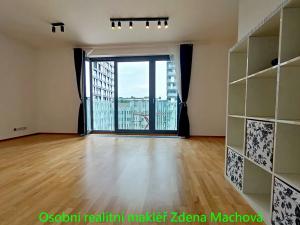 Pronájem bytu 1+kk, Praha - Žižkov, Olšanská, 41 m2