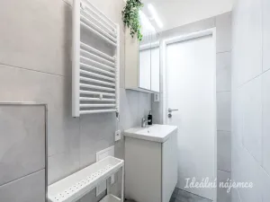 Pronájem bytu 1+kk, Praha - Smíchov, Holečkova, 35 m2