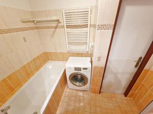 Prodej bytu 3+1, Praha - Střížkov, Černého, 61 m2