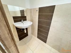 Pronájem bytu 3+kk, Holubice, Sadová, 80 m2