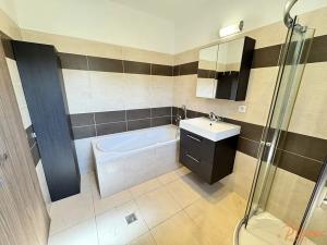 Pronájem bytu 3+kk, Holubice, Sadová, 80 m2