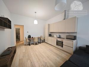 Prodej bytu 2+kk, Praha - Smíchov, Kmochova, 53 m2