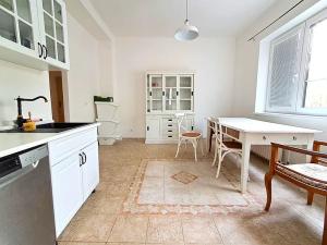 Pronájem kanceláře, Praha - Vokovice, V středu, 85 m2