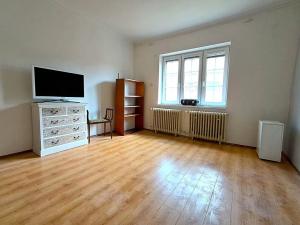 Pronájem kanceláře, Praha - Vokovice, V středu, 85 m2
