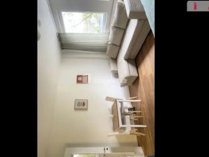 Pronájem bytu 1+kk, Praha - Vinohrady, Perucká, 27 m2