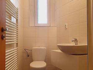 Pronájem bytu 1+kk, Praha - Vysočany, Vysočanské náměstí, 32 m2