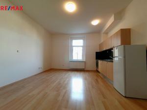 Pronájem bytu 1+kk, Praha - Vysočany, Vysočanské náměstí, 32 m2