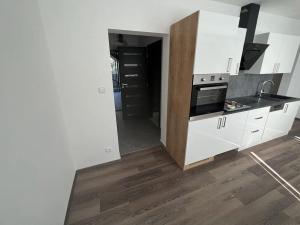Pronájem bytu 1+kk, Praha - Prosek, Jetřichovická, 30 m2