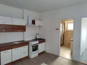 Pronájem rodinného domu, Zlosyň, 210 m2