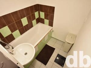 Pronájem bytu 2+1, Karlovy Vary, Dvořákova, 67 m2