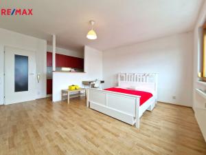 Pronájem bytu 1+kk, Praha - Stodůlky, Sluneční náměstí, 35 m2