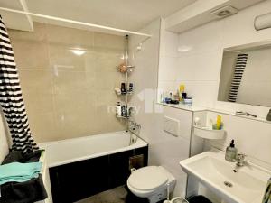 Pronájem bytu 3+kk, Praha - Hrdlořezy, Českobrodská, 65 m2
