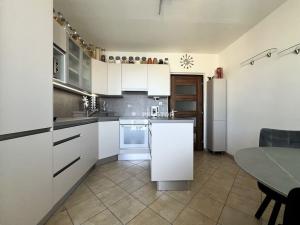 Prodej bytu 3+1, Praha - Letňany, Frýdecká, 71 m2