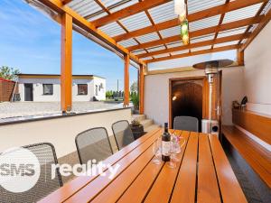 Prodej apartmánu, Milovice, 255 m2