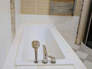 Pronájem bytu 3+1, Karlovy Vary - Rybáře, Nákladní, 99 m2