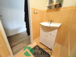 Prodej bytu 1+1, Karlovy Vary, K. Čapka, 41 m2