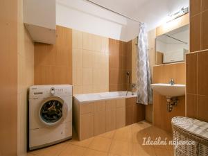 Pronájem bytu 2+kk, Praha - Smíchov, Na Neklance, 52 m2