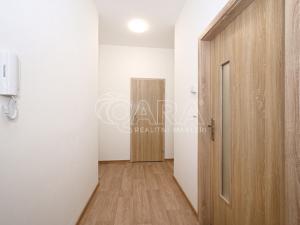 Pronájem bytu 1+kk, Praha - Holešovice, Komunardů, 32 m2
