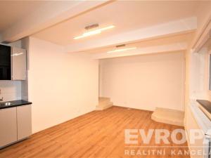 Pronájem bytu 1+kk, Praha - Košíře, Nad zámečkem, 32 m2