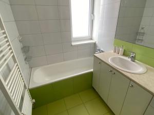 Pronájem bytu 2+kk, Modřice, Komenského, 64 m2
