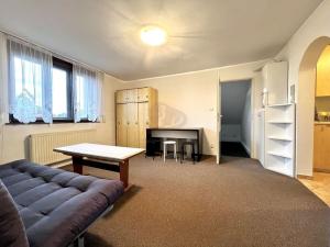Pronájem bytu 3+1, Praha - Strašnice, Pod strání, 42 m2