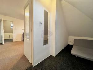 Pronájem bytu 3+1, Praha - Strašnice, Pod strání, 42 m2