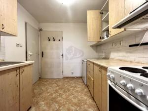 Pronájem bytu 3+1, Praha - Strašnice, Pod strání, 42 m2