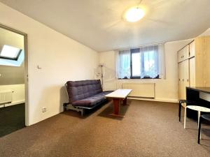 Pronájem bytu 3+1, Praha - Strašnice, Pod strání, 42 m2