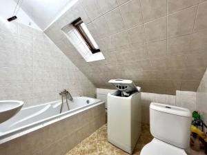 Pronájem bytu 3+1, Praha - Strašnice, Pod strání, 42 m2